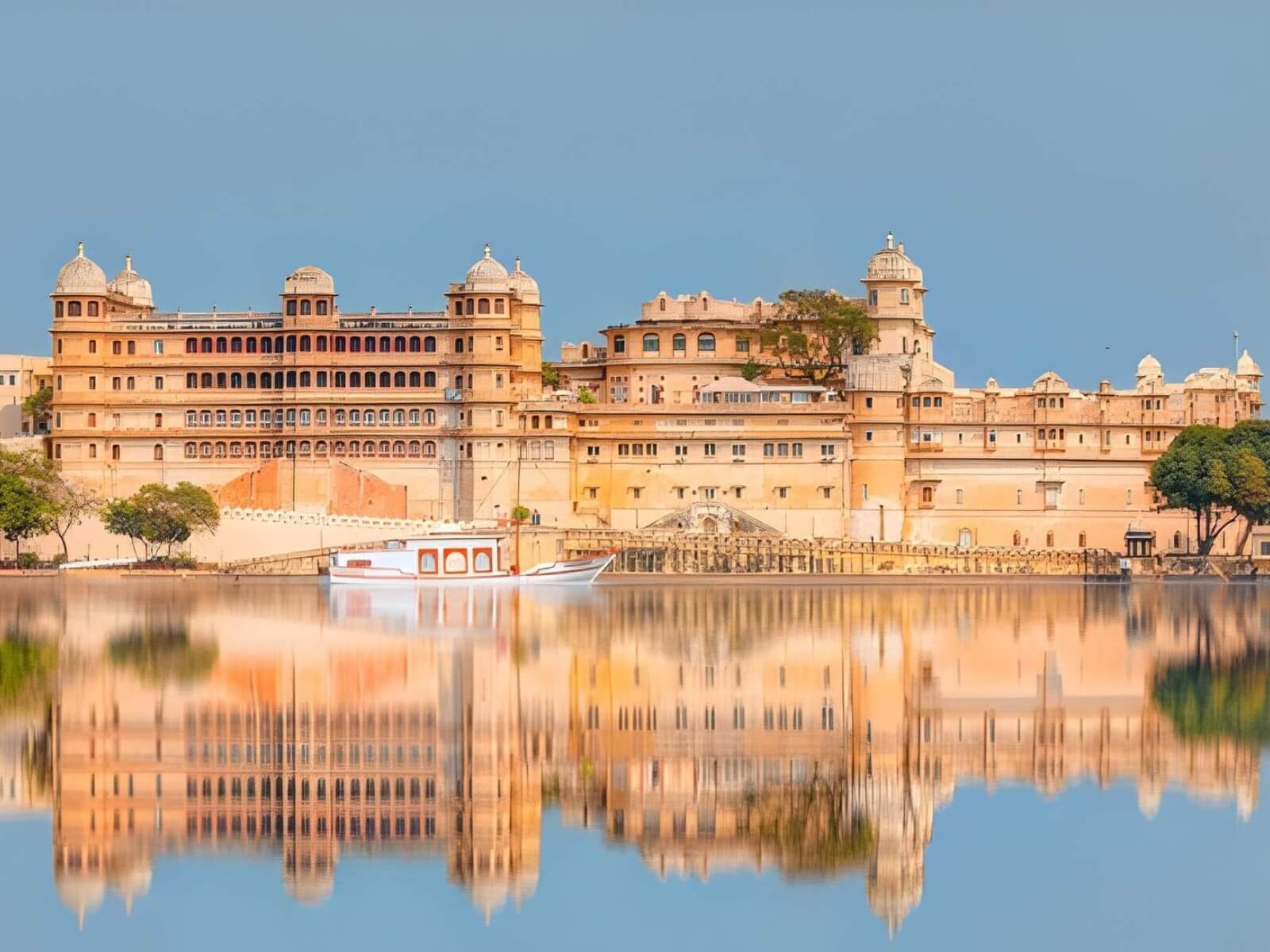 Udaipur City Palace overlooking the lake with magnificent Rajput architecture